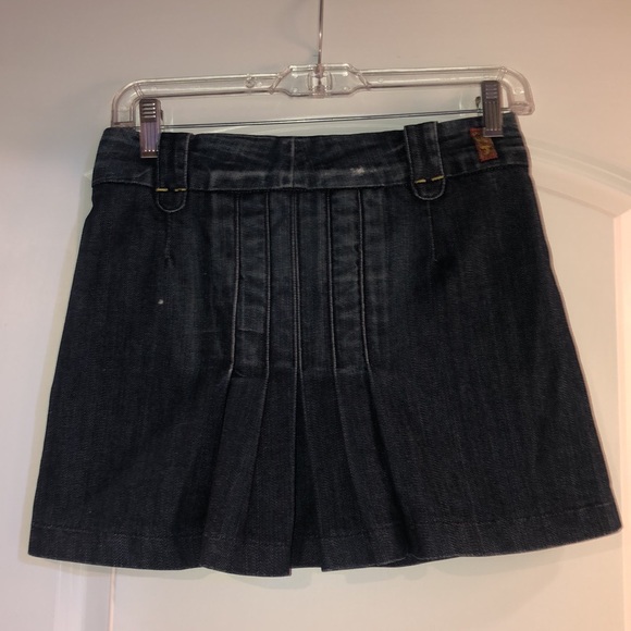 Seven mini denim skirt with back pleats. Size 25 - Picture 2 of 4